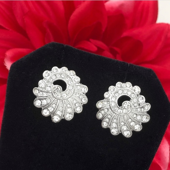 🌼 Silver Rhinestone Swirl Fan Formal Fancy Post Stud Earrings - Picture 1 of 2
